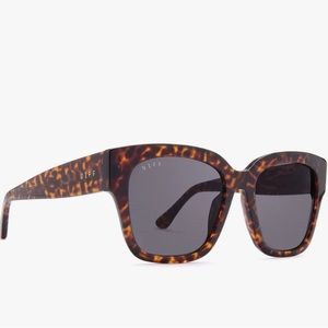 DIFF Bella II Sunglasses with DIFF case